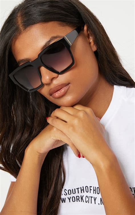 Oversized square sunglasses in black 